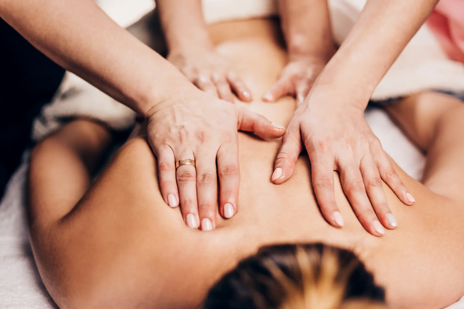 4 Hands Relaxing Massage